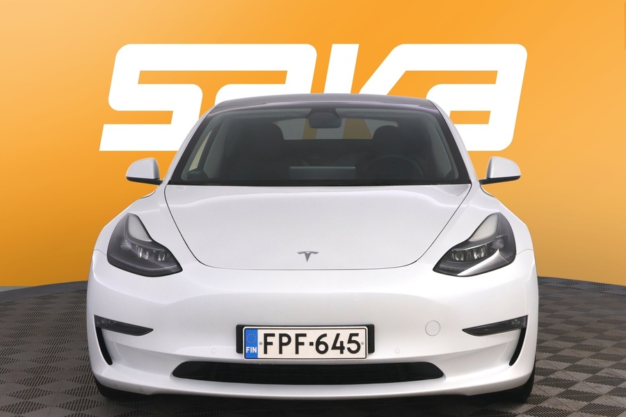 Tesla Model 3 vaihtoauto