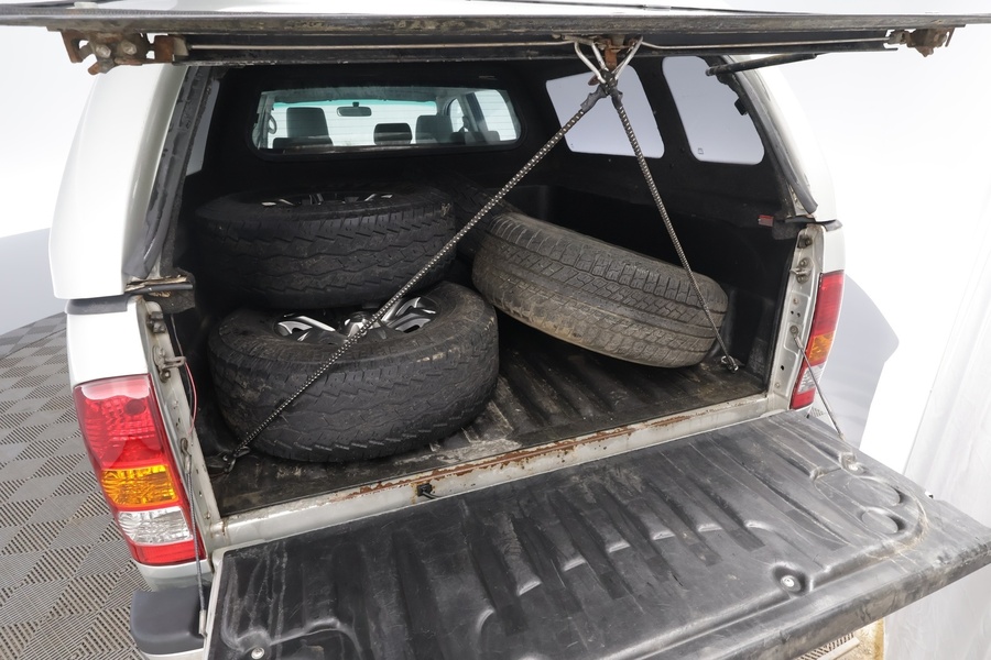 Toyota Hilux vaihtoauto