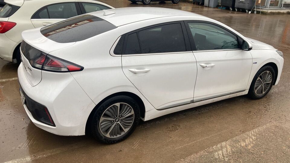 Hyundai IONIQ plug-in vaihtoauto