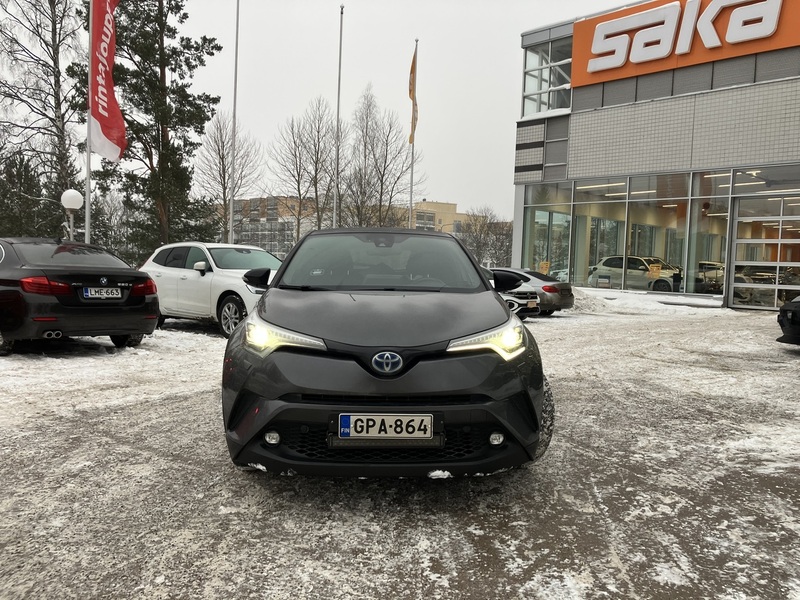 Toyota C-HR vaihtoauto