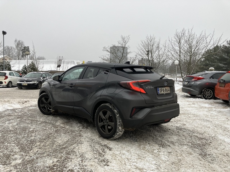 Toyota C-HR vaihtoauto