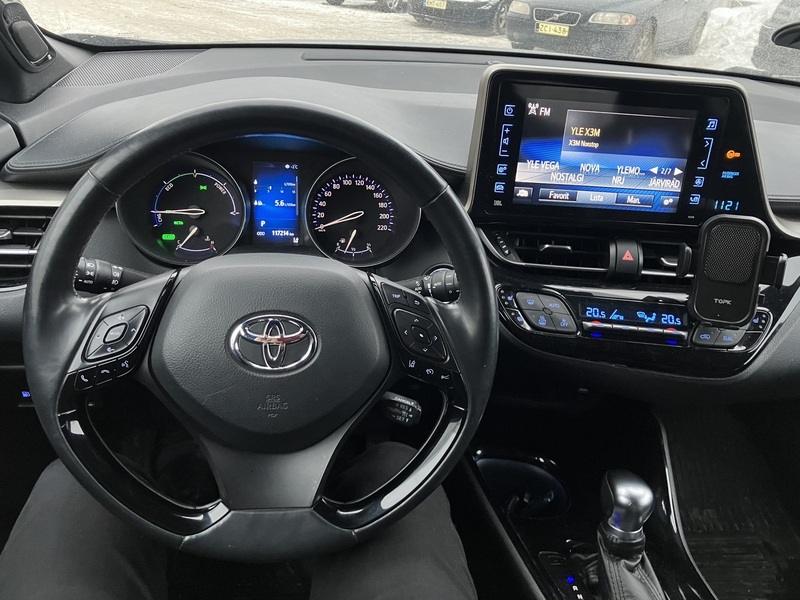 Toyota C-HR vaihtoauto