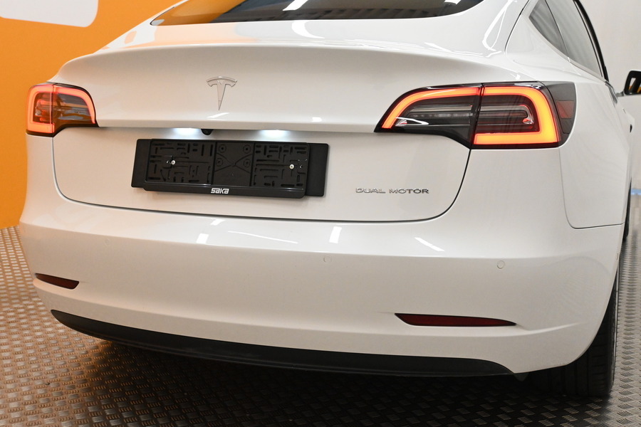 Tesla Model 3 vaihtoauto