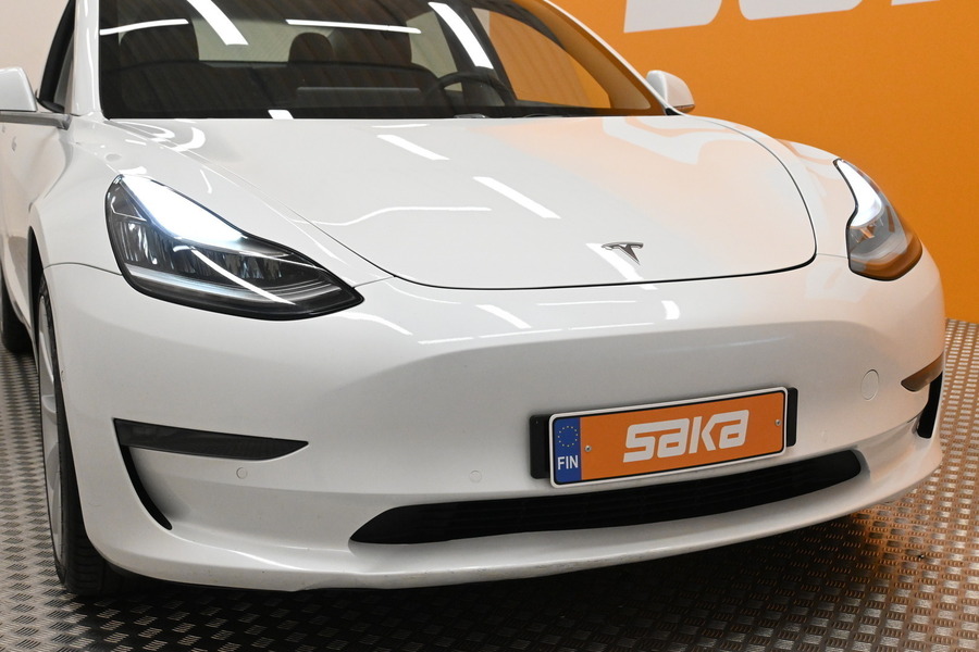 Tesla Model 3 vaihtoauto