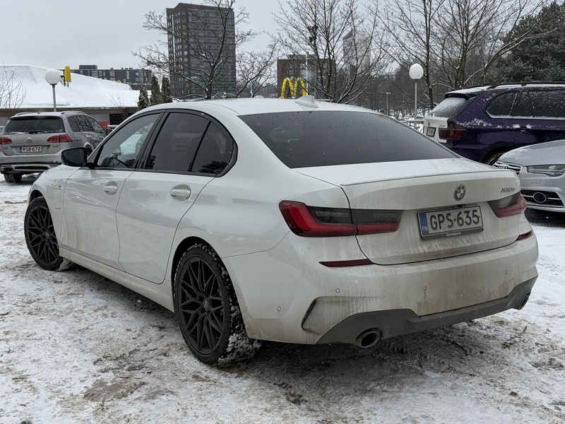 BMW 330 vaihtoauto