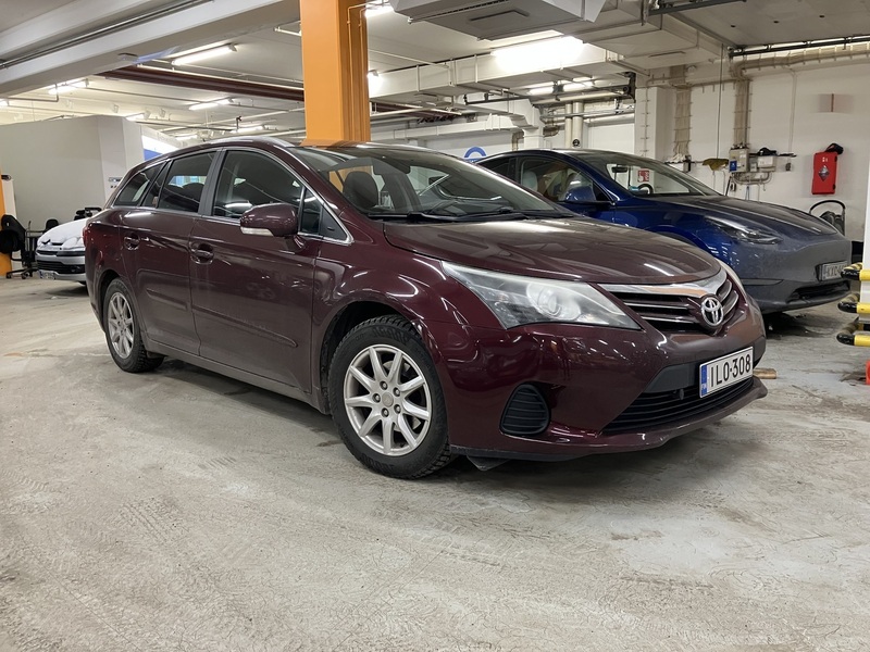 Toyota Avensis vaihtoauto