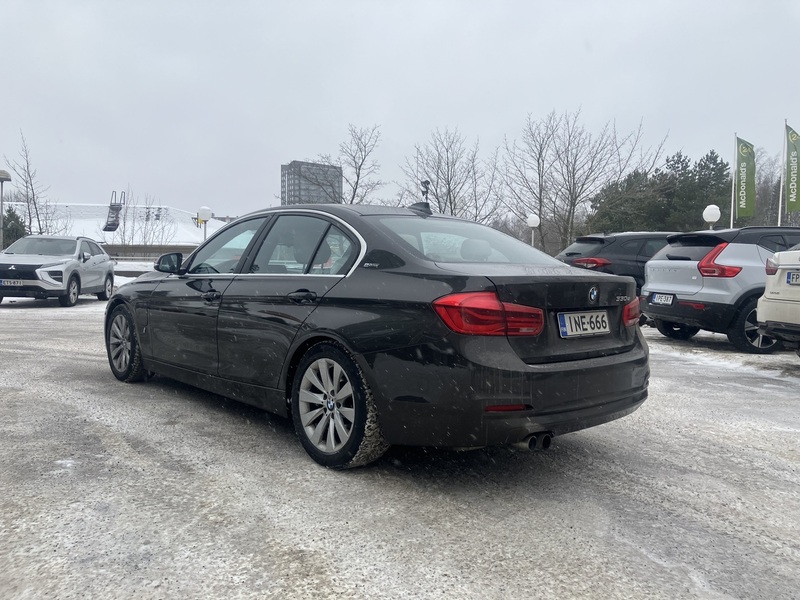 BMW 330 vaihtoauto