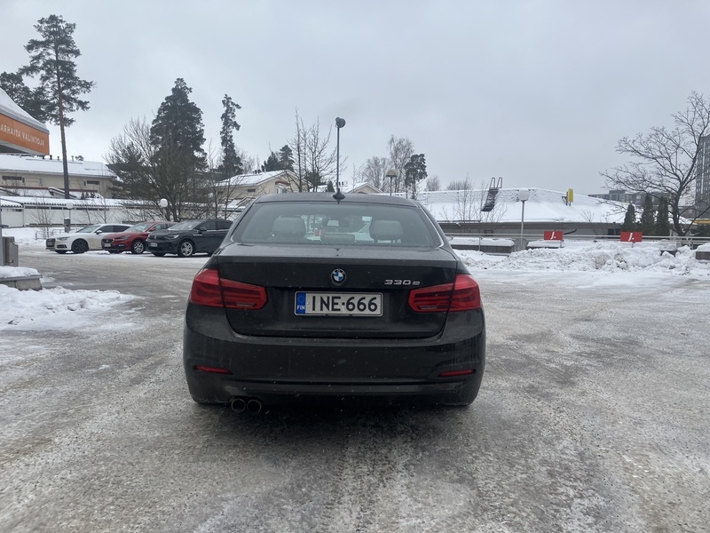 BMW 330 vaihtoauto