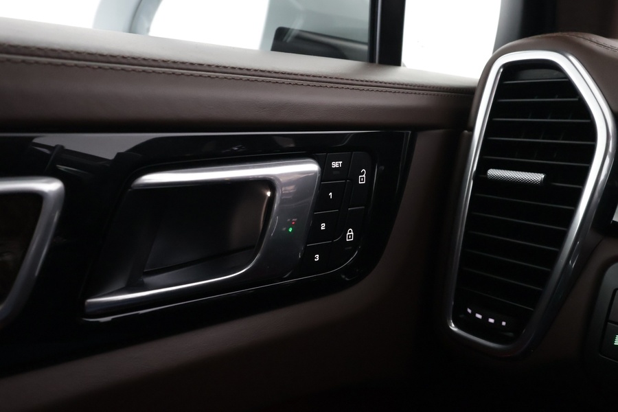 Porsche Cayenne vaihtoauto