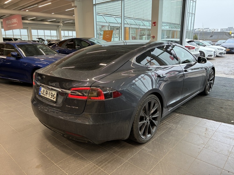 Tesla Model S vaihtoauto