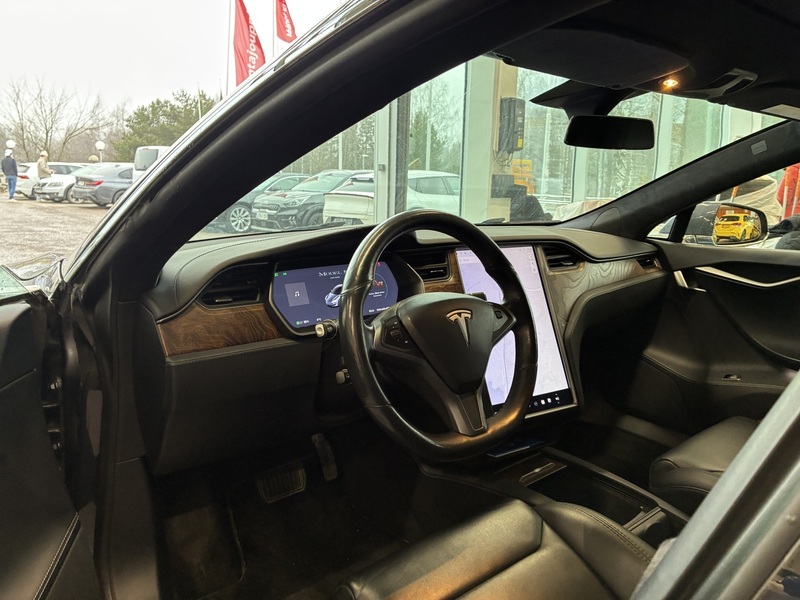 Tesla Model S vaihtoauto