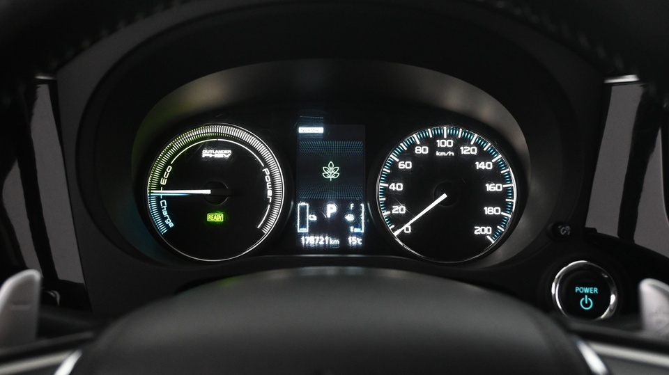 Mitsubishi Outlander PHEV vaihtoauto