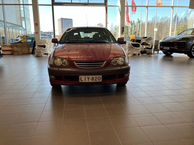 Toyota Avensis vaihtoauto