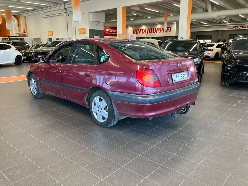 Toyota Avensis vaihtoauto