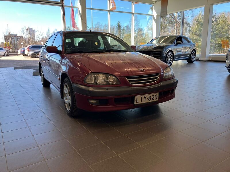 Toyota Avensis vaihtoauto