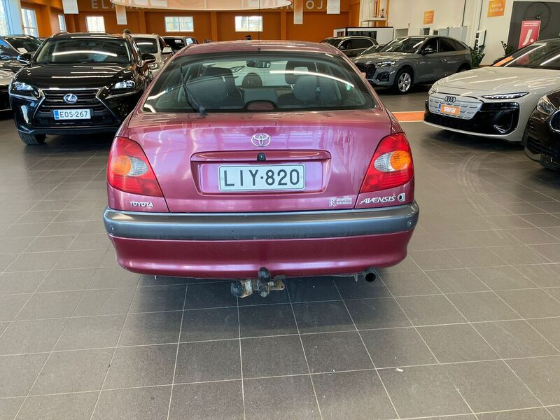 Toyota Avensis vaihtoauto