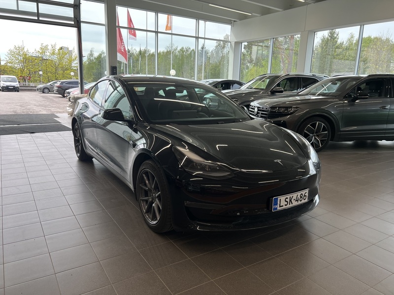 Tesla Model 3 vaihtoauto