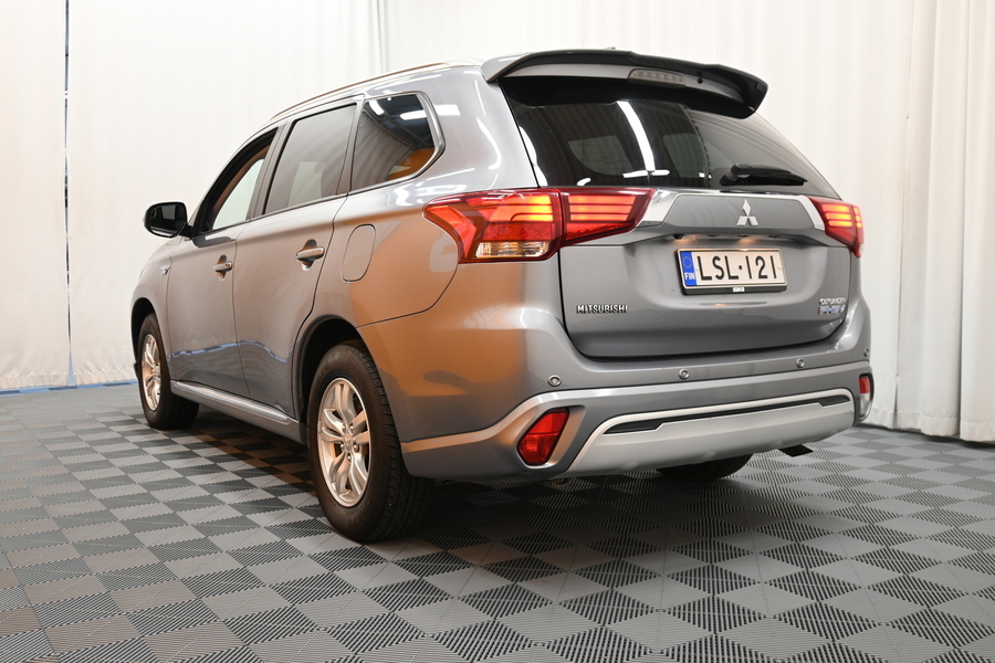 Mitsubishi Outlander PHEV vaihtoauto