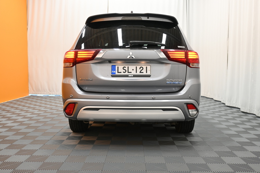 Mitsubishi Outlander PHEV vaihtoauto