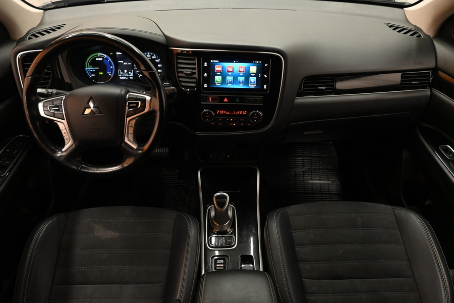 Mitsubishi Outlander PHEV vaihtoauto