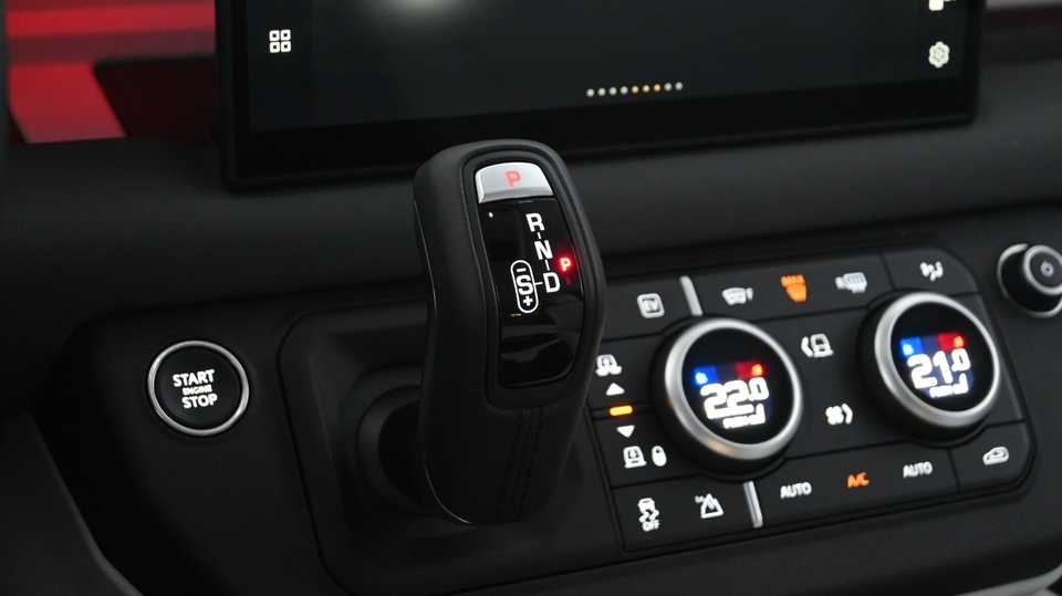 Land Rover Defender vaihtoauto