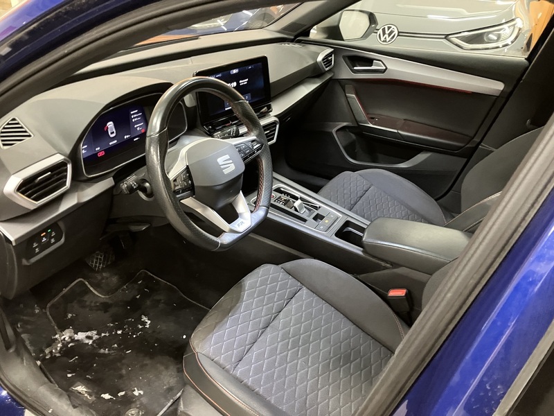 SEAT Leon Sportstourer vaihtoauto