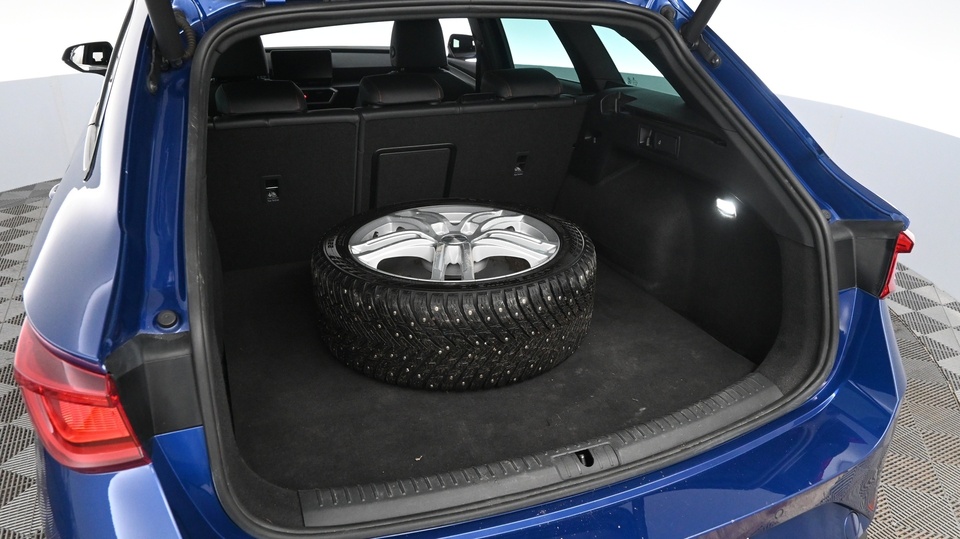 SEAT Leon Sportstourer vaihtoauto