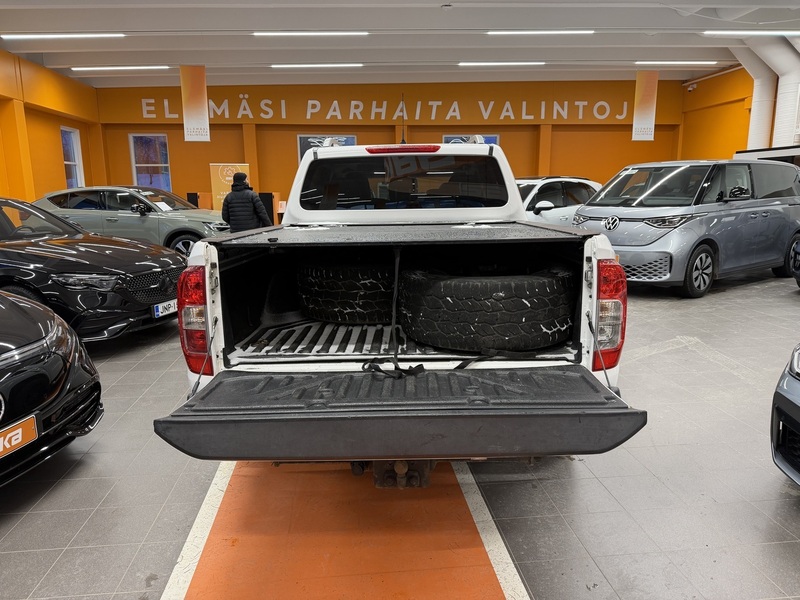 Nissan Navara vaihtoauto