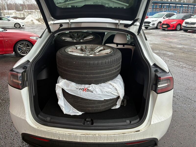 Tesla Model Y vaihtoauto