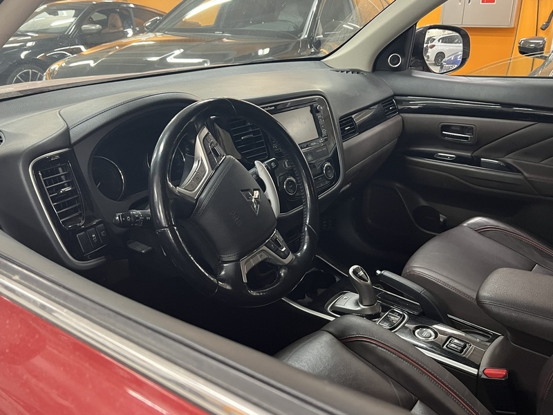 Mitsubishi Outlander PHEV vaihtoauto