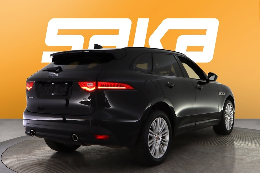 Jaguar F-PACE vaihtoauto