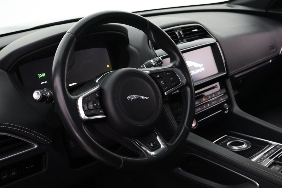 Jaguar F-PACE vaihtoauto