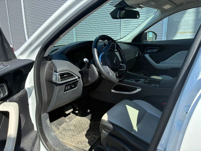 Jaguar F-PACE vaihtoauto