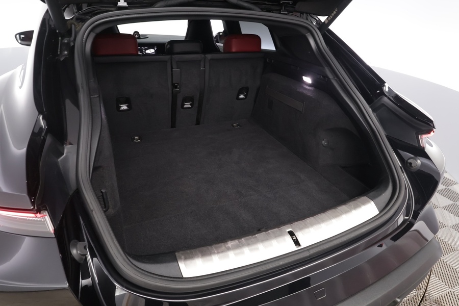 Porsche Taycan vaihtoauto