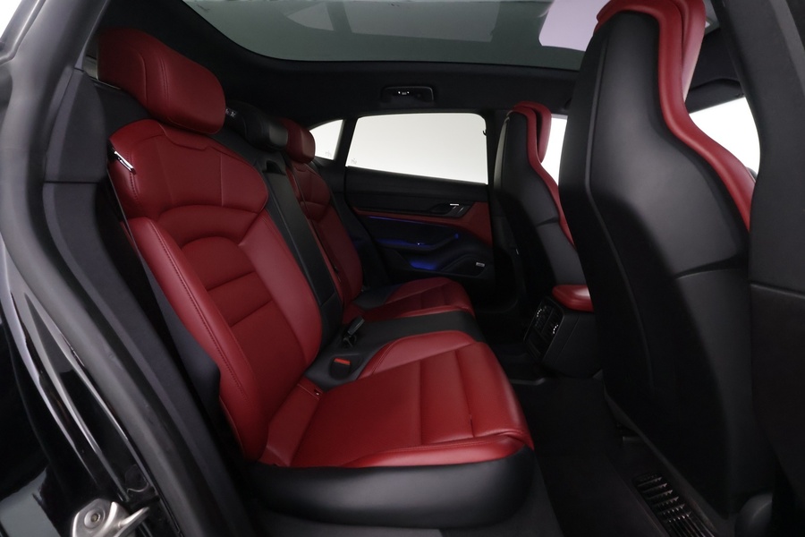 Porsche Taycan vaihtoauto