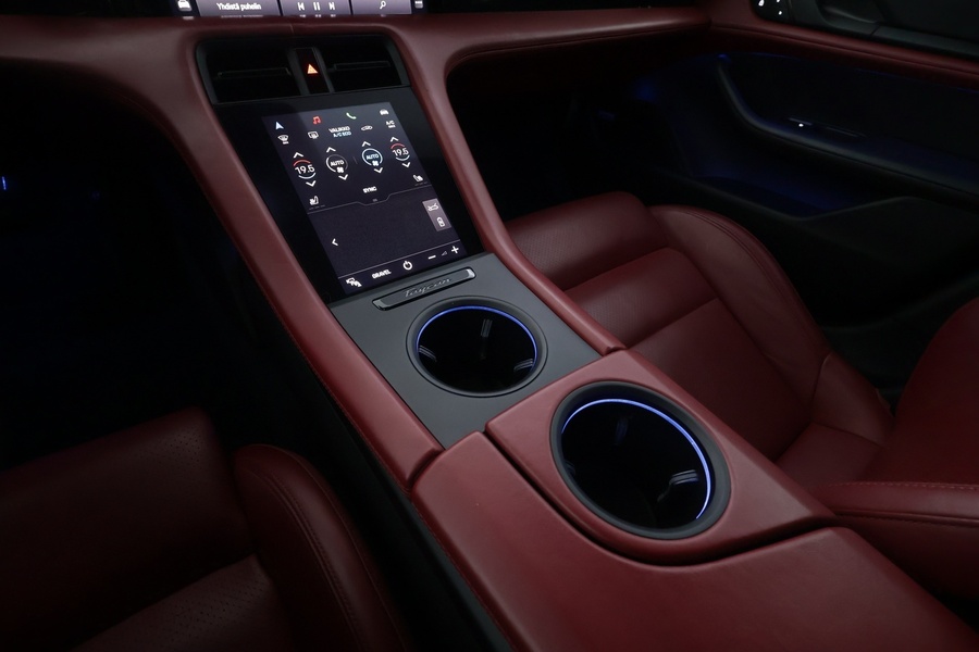 Porsche Taycan vaihtoauto