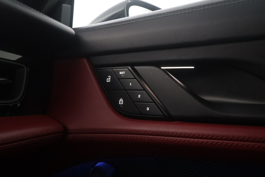 Porsche Taycan vaihtoauto