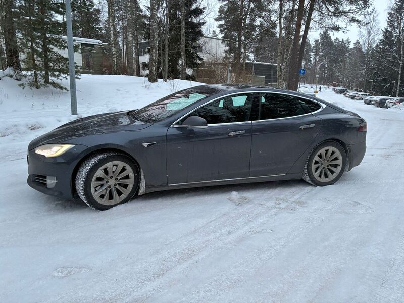 Tesla Model S vaihtoauto