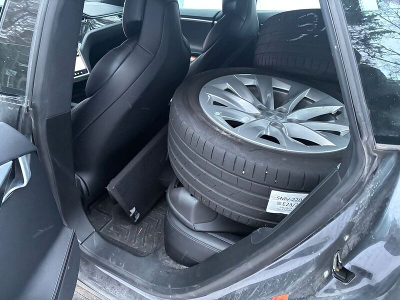 Tesla Model S vaihtoauto