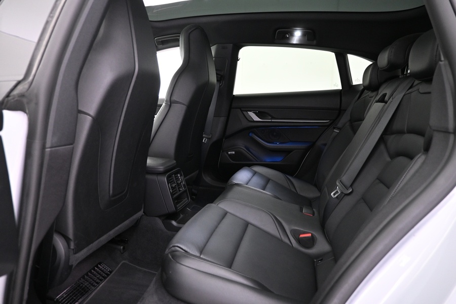 Porsche Taycan vaihtoauto