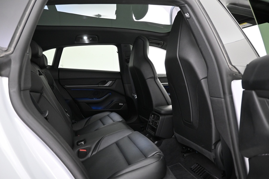 Porsche Taycan vaihtoauto