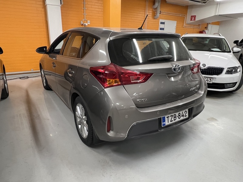 Toyota Auris vaihtoauto