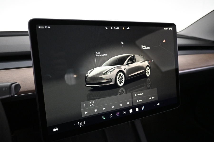 Tesla Model 3 vaihtoauto