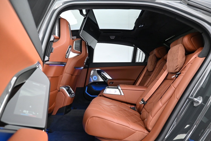 BMW i7 vaihtoauto