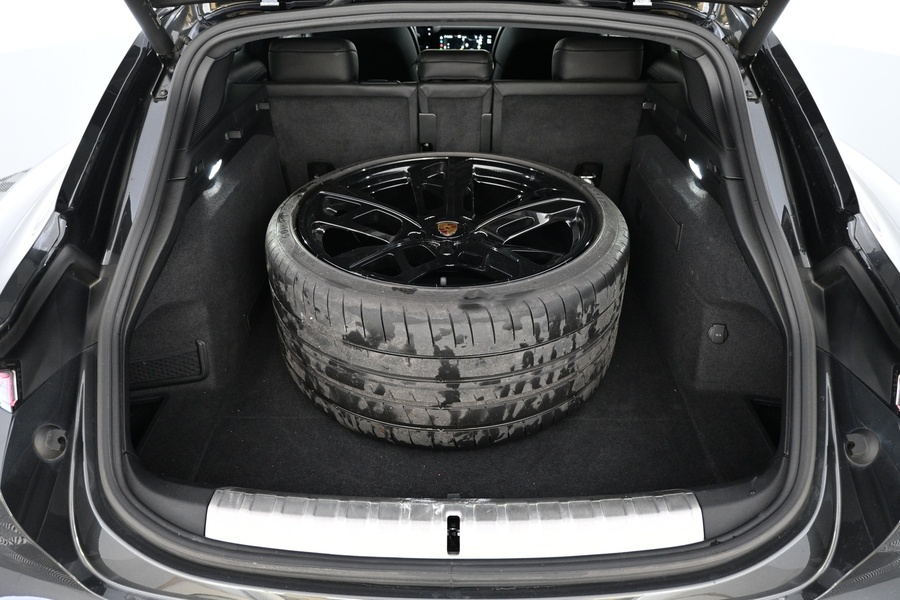 Porsche Taycan vaihtoauto