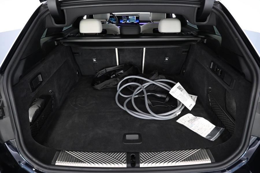 BMW i5 M60 vaihtoauto