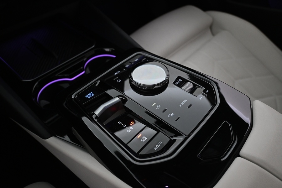 BMW i5 M60 vaihtoauto