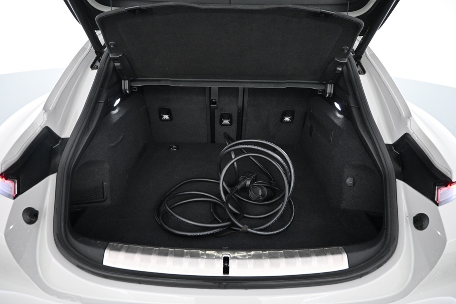 Porsche Taycan vaihtoauto