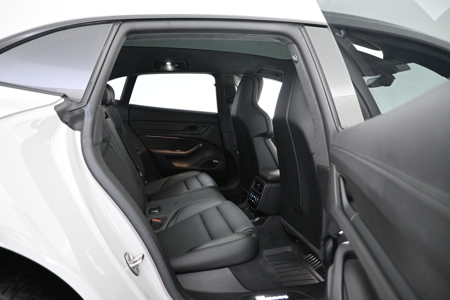 Porsche Taycan vaihtoauto