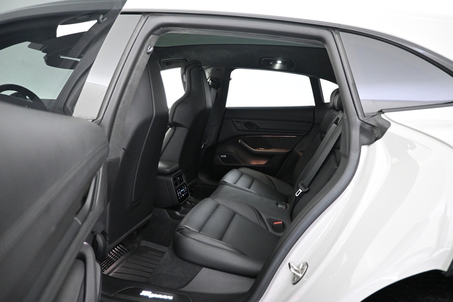 Porsche Taycan vaihtoauto